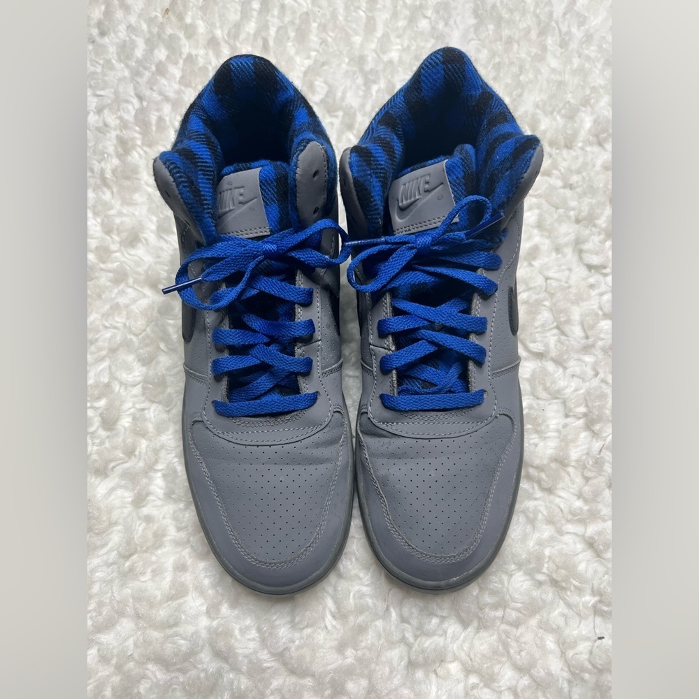 NIKE SNEAKERS SIZE 8